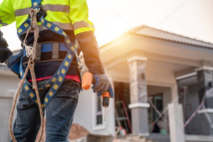 Dachdecker-Team Yüksel bei der Arbeit auf einem Dach